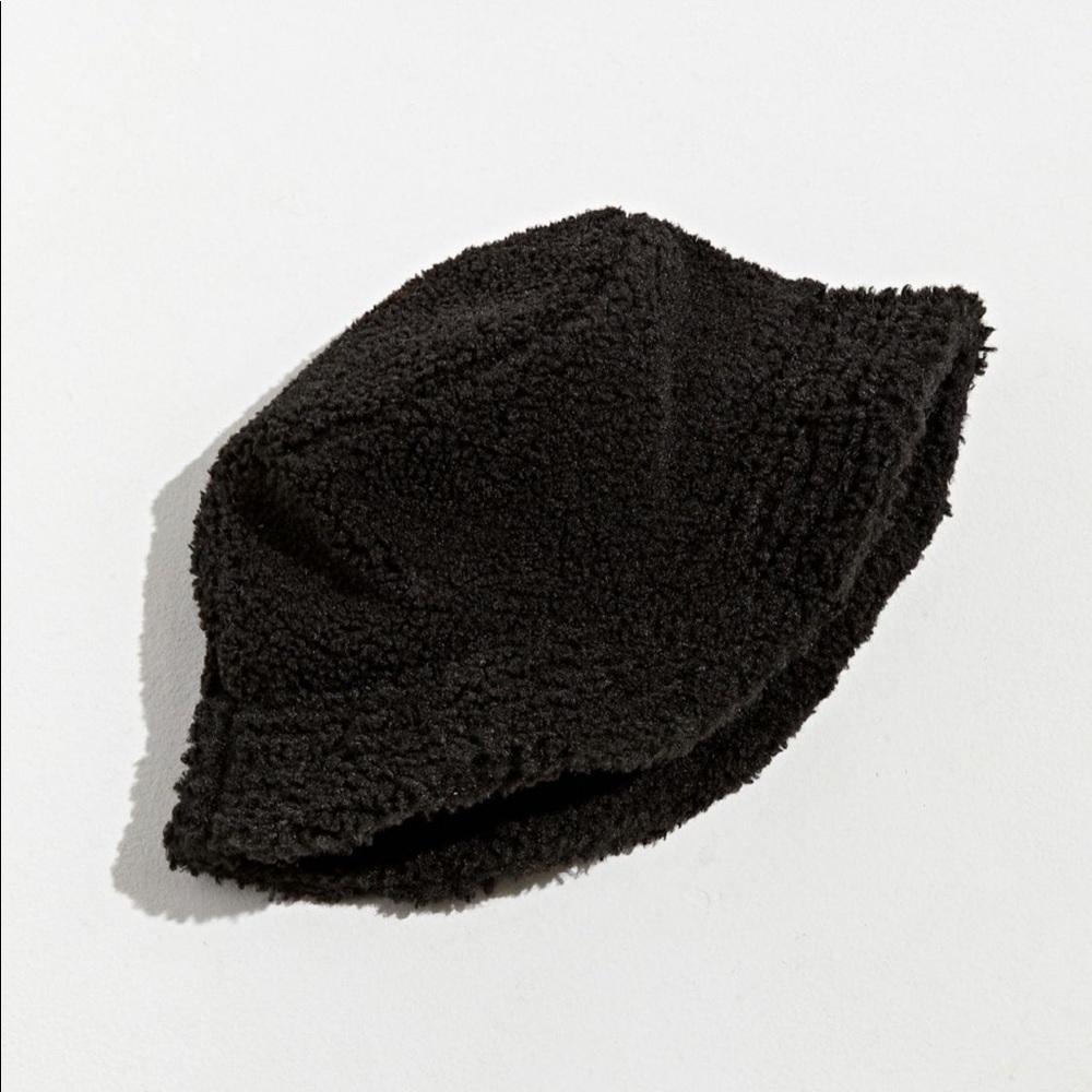 Black Sherpa bucket hat